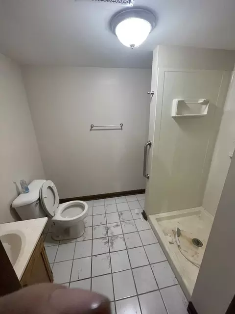 Bath - 8737 44th Pl, Lyons, IL 60534 photo 1 of 1
