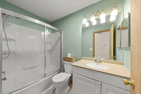 2024 Grayhawk Dr, Aurora, IL 60503 photo 11