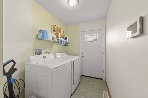 2024 Grayhawk Dr, Aurora, IL 60503 photo 6