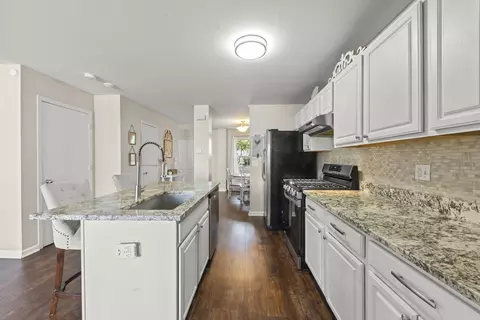 2024 Grayhawk Dr, Aurora, IL 60503 photo 4