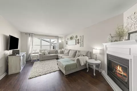 2024 Grayhawk Dr, Aurora, IL 60503 photo 5