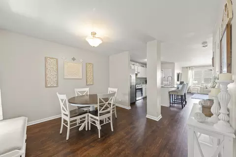 2024 Grayhawk Dr, Aurora, IL 60503 photo 2