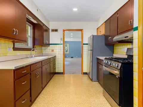Kitchen - 621 Preston Ave, Elgin, IL 60120 photo 1 of 3
