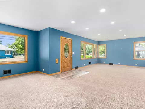 Living - 621 Preston Ave, Elgin, IL 60120 photo 1 of 5