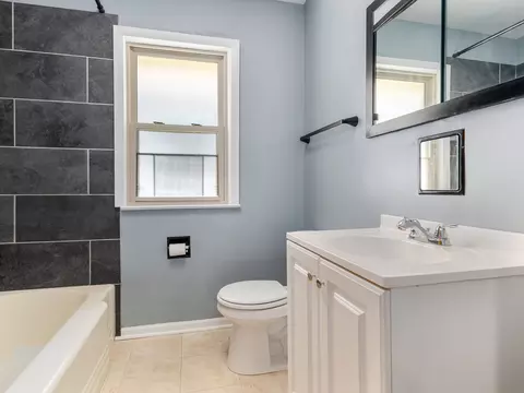 Bath - 621 Preston Ave, Elgin, IL 60120 photo 1 of 2