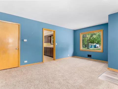 Living - 621 Preston Ave, Elgin, IL 60120 photo 4 of 5