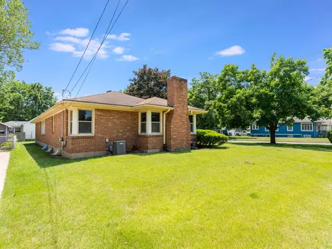 Exterior - 621 Preston Ave, Elgin, IL 60120 photo 3 of 3