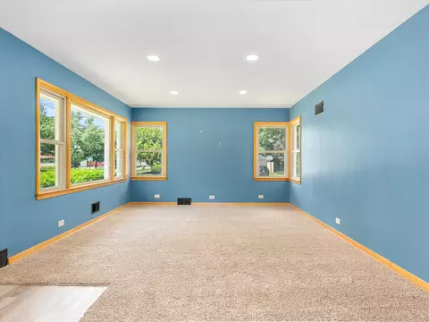 Living - 621 Preston Ave, Elgin, IL 60120 photo 2 of 5