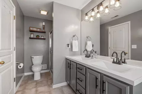 Bath - 24952 W Gates Ln, Plainfield, IL 60585 photo 1 of 3