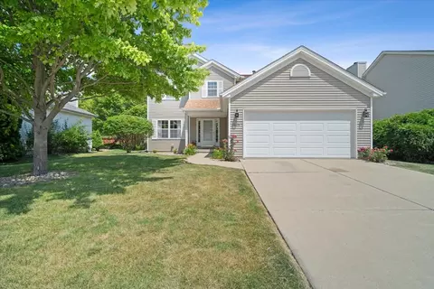 1405 Moss Creek Rd, Bloomington, IL 61704