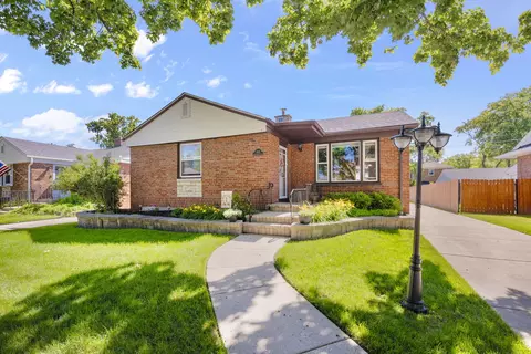 1353 Portsmouth Ave, Westchester, IL 60154