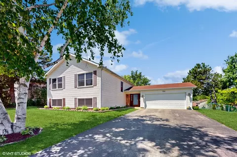 752 Harvest Dr, Lake Zurich, IL 60047