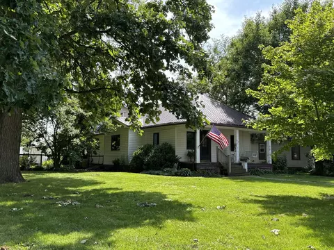412 E Pine St, Paxton, IL 60957