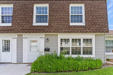 1565 Woodcutter Ln #C, Wheaton, IL 60189
