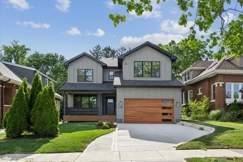 402 S Maple St S, Mount Prospect, IL 60056
