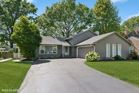 1821 Clyde Dr, Naperville, IL 60565