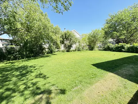 1098 Pear Tree Ln, Wheeling, IL 60090 photo 30