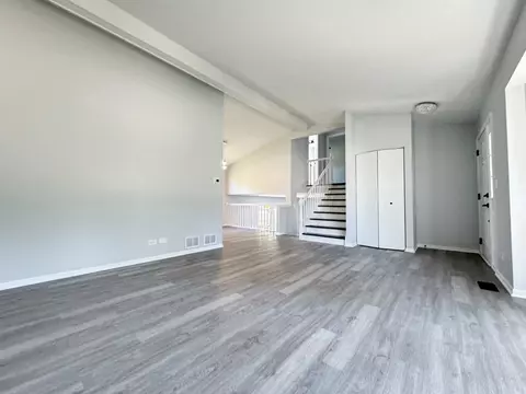 1098 Pear Tree Ln, Wheeling, IL 60090 photo 3