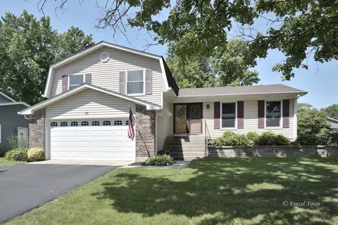 26 Essex Ln, Cary, IL 60013