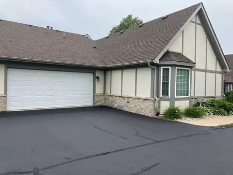 1674 Willow Circle Dr, Crest Hill, IL 60403