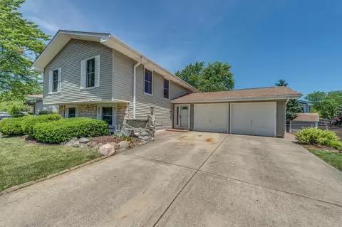 191 Manor Ln, Bloomingdale, IL 60108