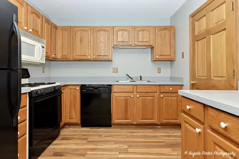 Kitchen - 600 Devonshire Ct #A, Mchenry, IL 60050 photo 1 of 2