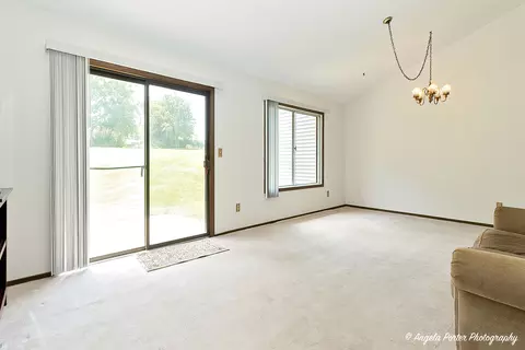 Living - 600 Devonshire Ct #A, Mchenry, IL 60050 photo 1 of 5