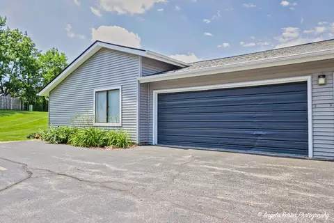 Exterior - 600 Devonshire Ct #A, Mchenry, IL 60050 photo 4 of 4