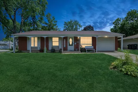 701 Wildwood Ln, Streamwood, IL 60107