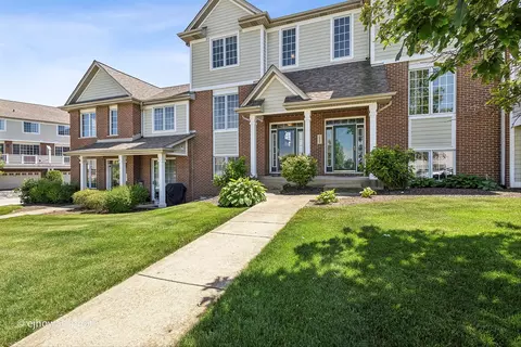 15750 Scotsglen Rd, Orland Park, IL 60462