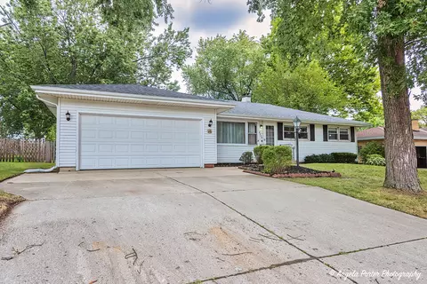 2008 Church St, Johnsburg, IL 60051