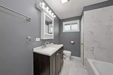 Bath - 9529 S Constance Ave, Chicago, IL 60617 photo 1 of 2