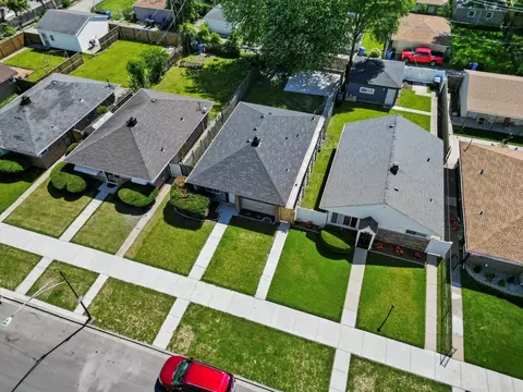 View/Area - 9529 S Constance Ave, Chicago, IL 60617 photo 4 of 5