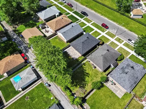 View/Area - 9529 S Constance Ave, Chicago, IL 60617 photo 3 of 5