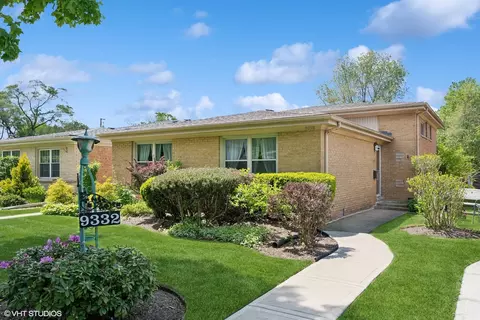 9332 Lavergne Ave, Skokie, IL 60077