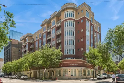 657 W Fulton St #404, Chicago, IL 60661