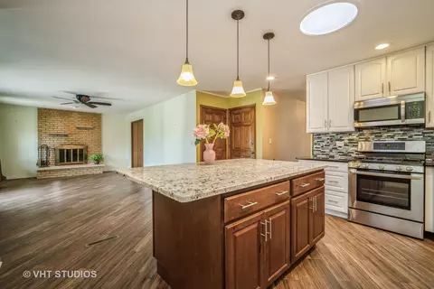 1806 E Camp Mcdonald Rd, Mount Prospect, IL 60056 photo 10