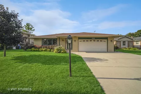 1806 E Camp Mcdonald Rd, Mount Prospect, IL 60056
