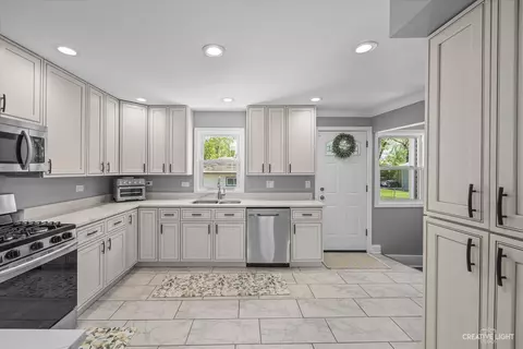 Kitchen - 205 Home Ave, Itasca, IL 60143 photo 1 of 3