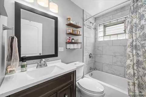 Bath - 205 Home Ave, Itasca, IL 60143 photo 1 of 1