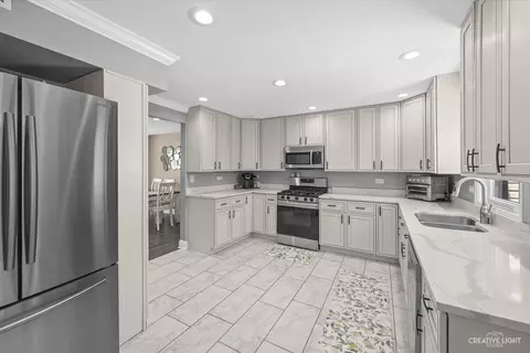 Kitchen - 205 Home Ave, Itasca, IL 60143 photo 2 of 3