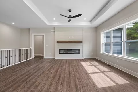 Living - 11950 Southgate Rd, Roscoe, IL 61073 photo 2 of 4