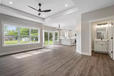 Living - 11950 Southgate Rd, Roscoe, IL 61073 photo 3 of 4