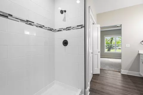 Bath - 11950 Southgate Rd, Roscoe, IL 61073 photo 1 of 3