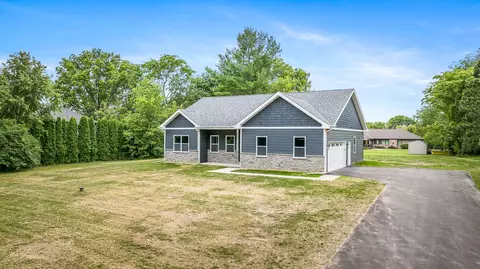 Exterior - 11950 Southgate Rd, Roscoe, IL 61073 photo 3 of 5
