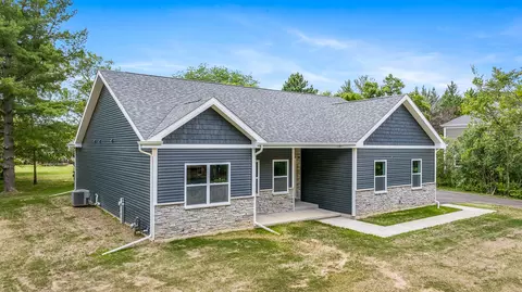 Exterior - 11950 Southgate Rd, Roscoe, IL 61073 photo 2 of 5