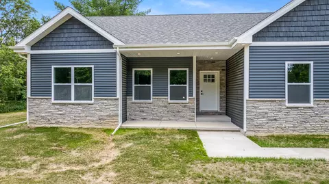 Exterior - 11950 Southgate Rd, Roscoe, IL 61073 photo 4 of 5