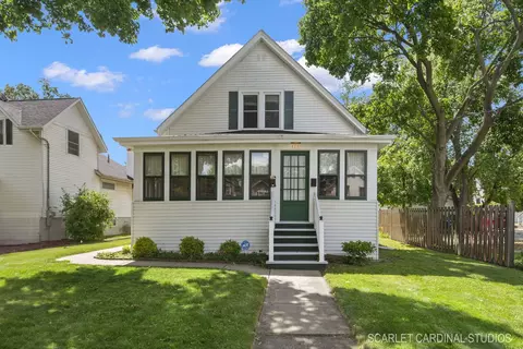 416 S Wheaton Ave, Wheaton, IL 60187