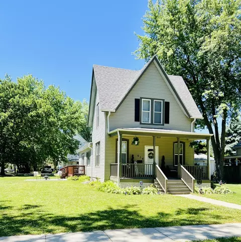 614 N 8th St, Rochelle, IL 61068