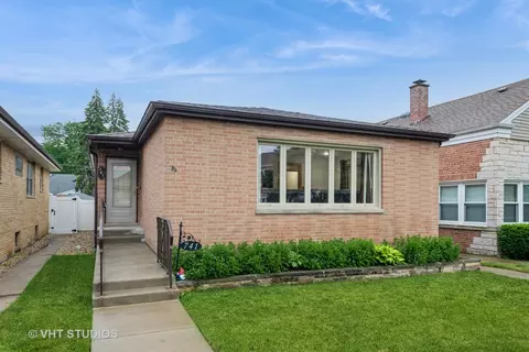 741 Manchester Ave, Westchester, IL 60154